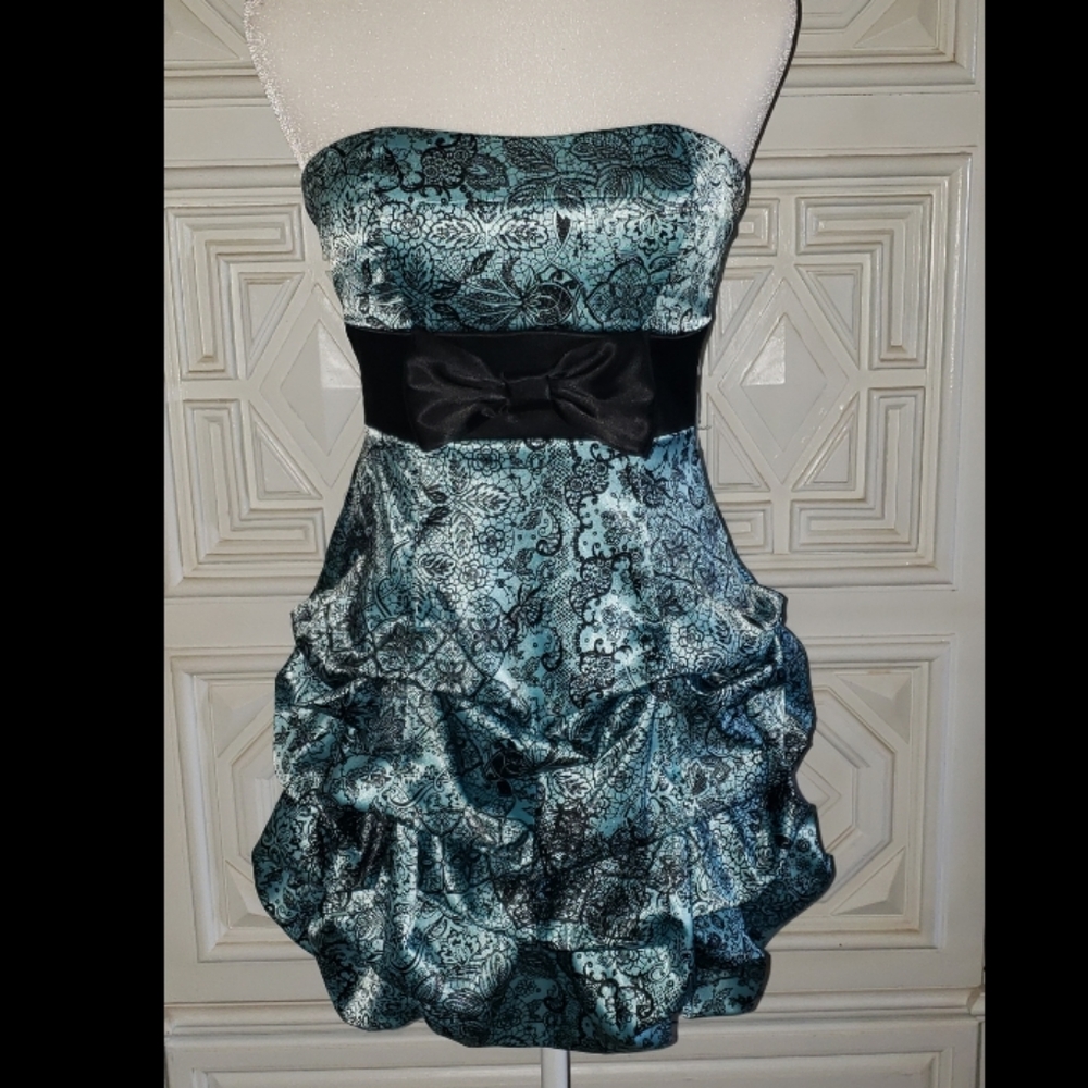Beautiful Y2K Windsor Homecoming Dress